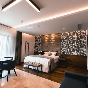 Hotel The Village Boutique And